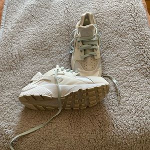 Huraches w/ “Off White” laces